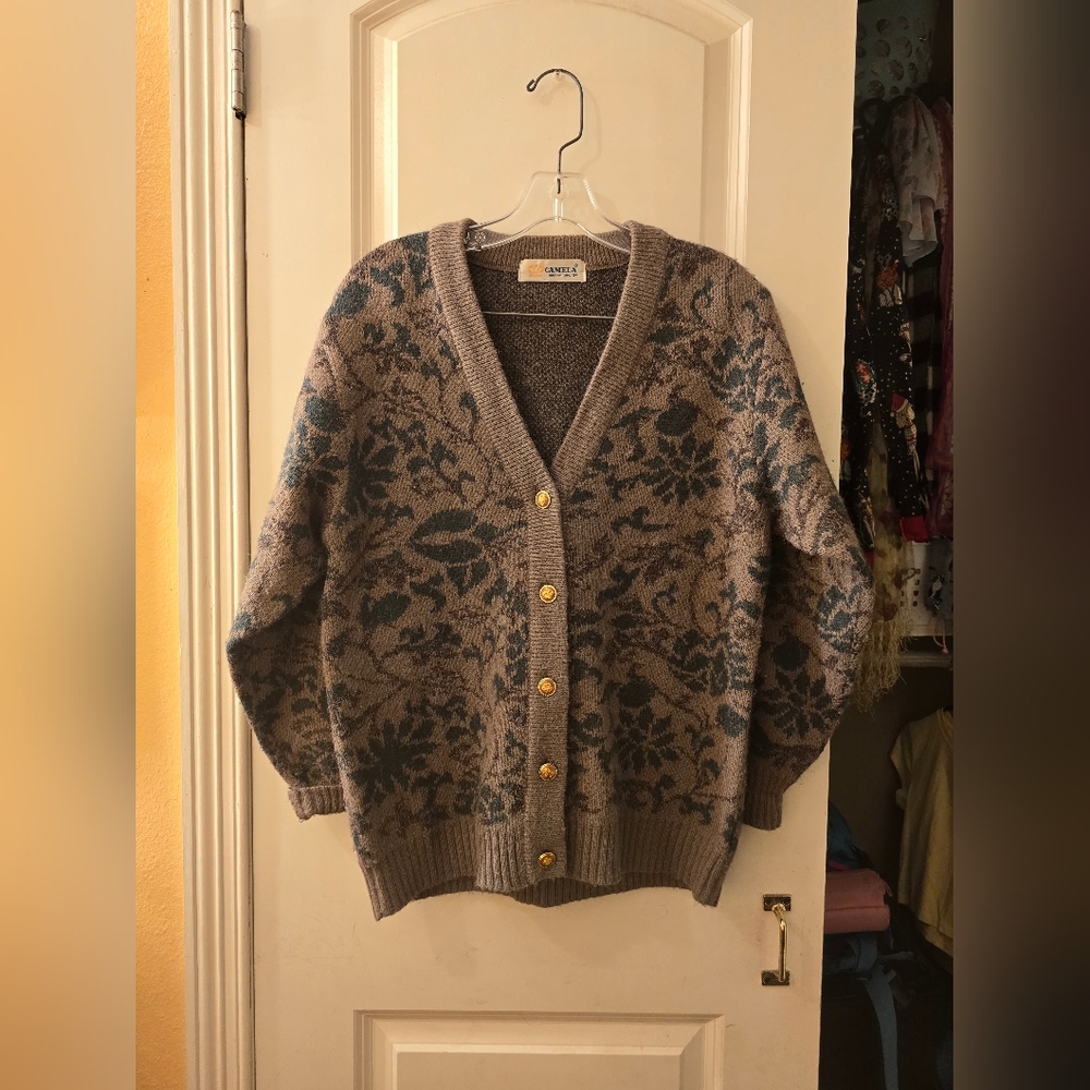 Camela international vintage women's wool cardigan sz M vintage purple with flor